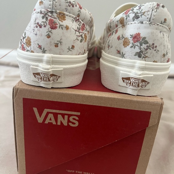 Floral print women’s Vans - size 8.5 - Picture 2 of 2